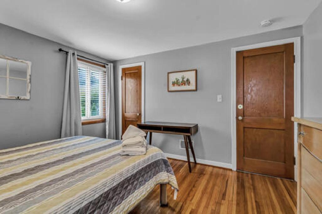 Gorgeous 2 Queen Bedroom Lower Apartment In North Buffalo With Free Driveway Parking Exterior foto