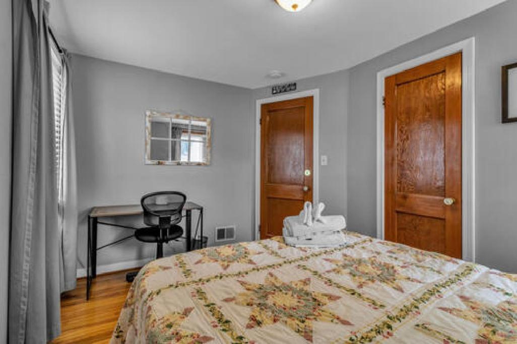 Gorgeous 2 Queen Bedroom Lower Apartment In North Buffalo With Free Driveway Parking Exterior foto